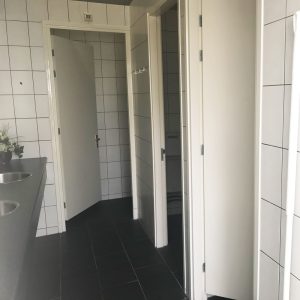 Toiletgebouw binnen